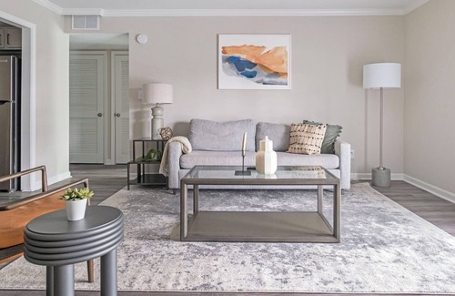 Homewood Apartment | Brookwood 1BD 4 - One Bedroom Apartment, Sleeps 2