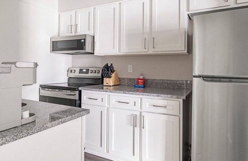 Homewood Apartment | Brookwood 1BD 4 - One Bedroom Apartment, Sleeps 2