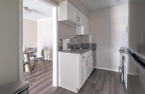 Homewood Apartment | Brookwood 2BD 5 - Two Bedroom Apartment, Sleeps 4
