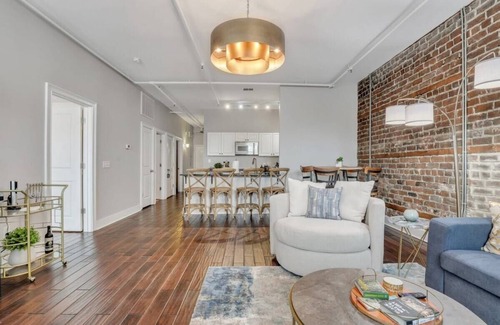 Historic District - North Apartment | Broughton Street Bungalow - Steps to Everything!