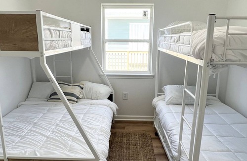 Grand Isle House | Broussards Unit B - Beach Access - Island Realty