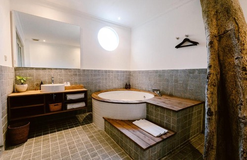 Batubelig Hotel | Brown Feather Hotel