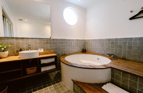 Batubelig Hotel | Brown Feather Hotel