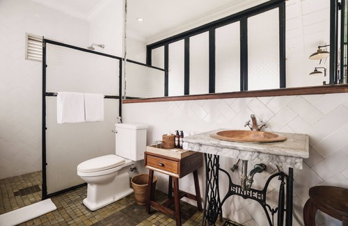 Batubelig Hotel | Brown Feather Hotel