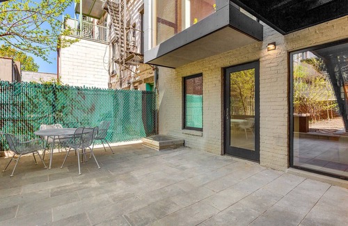 Carroll Gardens Apartment | Brownstone Brooklyn floor-through gem (garden level)