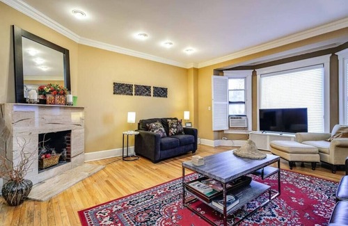 Gold Coast Apartment | Brownstone in Gold Coast - Downtown