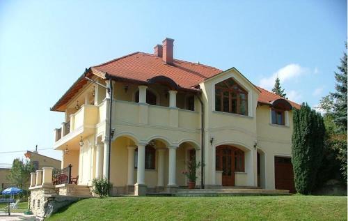 Balatonfured Apartment | Bruckner Villa Apartman