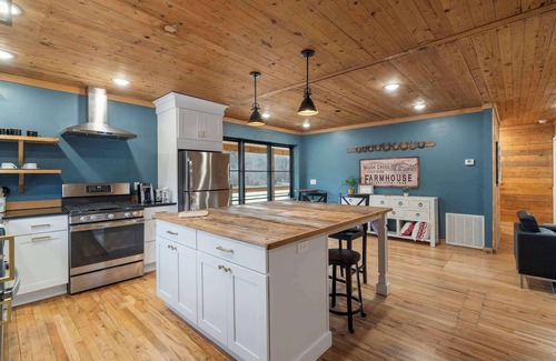 Little Flock House | Brush Creek Cottage, 10 Minutes to Bentonville