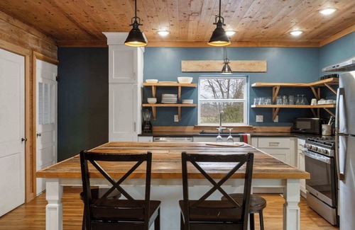 Little Flock House | Brush Creek Cottage, 10 Minutes to Bentonville