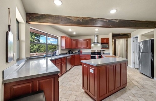 Little Flock House | Brush Creek Ranch On 112 Acres of Land Sleeps 12