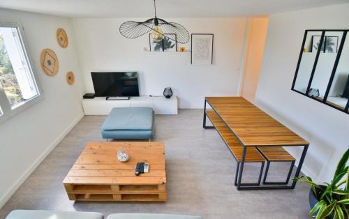 Saint-Martin Apartment | Bruyères with deck and private parking