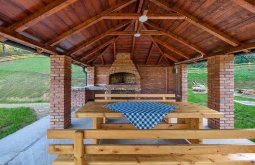 Cerevic Ski Chalet | Brvnara Popović