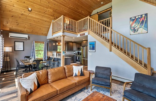 Bryant Pond House | Bryant Pond Cabin Getaway| HotTub| Views| Dog Friendly