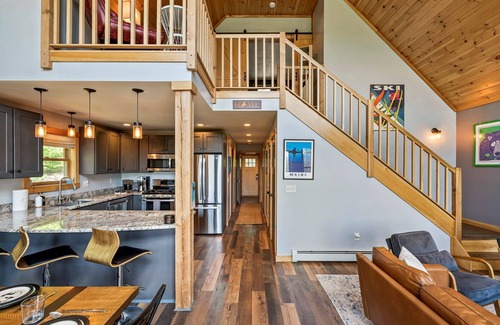 Bryant Pond House | Bryant Pond Cabin Getaway| HotTub| Views| Dog Friendly