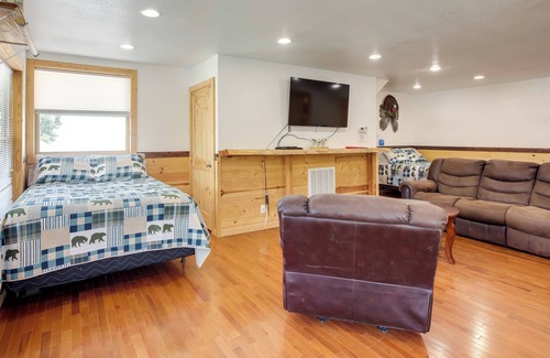 Bryant Cabin | Bryant Vacation Rental w/ Community Indoor Pool!
