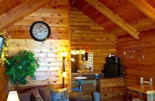 Tropic Cabin | Bryce Canyon Log Cabins