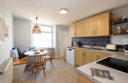 Rhosneigr Apartment | Bryn Awel Bach: 2-Bed Apartment in Central Rhosneigr | Managed by Anglesey Holiday Lettings