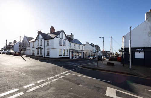 Rhosneigr Apartment | Bryn Awel: Family-Friendly 3-Bed Apartment in Rhosneigr | Managed by Anglesey Holiday Lettings