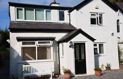 Beaumaris Cottage | Bryn Celyn Cottage - near Beaumaris Sleeps 6