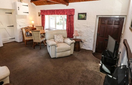 Edern Cottage | BRYN CYTUN COTTAGE, pet friendly, with open fire in Morfa Nefyn