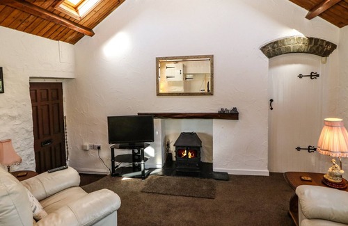 Edern Cottage | BRYN CYTUN COTTAGE, pet friendly, with open fire in Morfa Nefyn