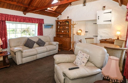 Edern Cottage | BRYN CYTUN COTTAGE, pet friendly, with open fire in Morfa Nefyn