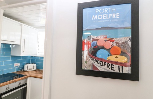 Moelfre Cottage | BRYN DERW BACH, with a garden in Moelfre