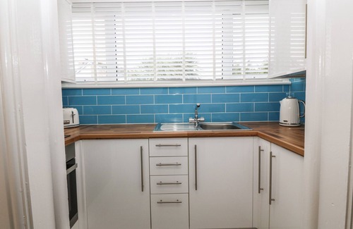 Moelfre Cottage | BRYN DERW BACH, with a garden in Moelfre