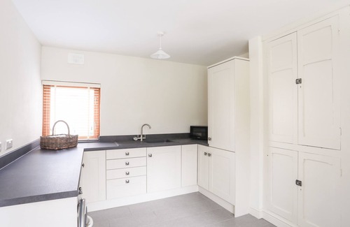 Criccieth Cottage | BRYN DERYN, family friendly, luxury holiday cottage in Criccieth