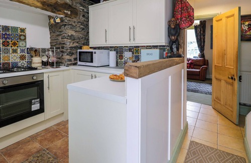 Llangollen House | BRYN DWR, pet friendly, character holiday cottage in Llangollen
