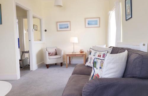 Trearddur Bay House | BRYN GORS-3 BED-FIRST FLOOR APT- YARDS FROM BEACH