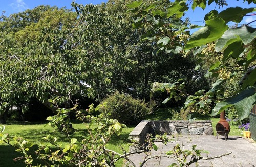 Trearddur Bay House | BRYN HYFFRYD COTTAGE. Sleeps 10, large garden, very close to the beach
