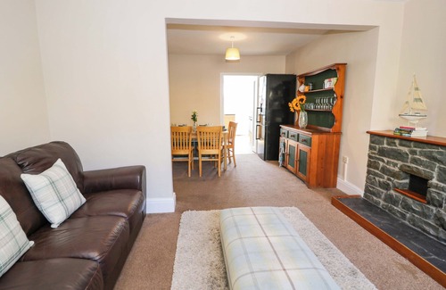 Conwy Cottage | BRYN HYFRYD, pet friendly, with a garden in Conwy