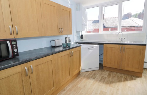 Conwy Cottage | BRYN HYFRYD, pet friendly, with a garden in Conwy