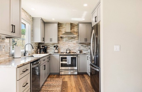 Salem House | Bryn Mawr Vineyards Gatehouse: Newly Remodeled Home on the Vineyard