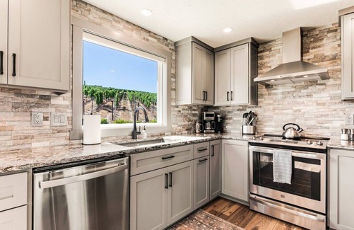 Salem House | Bryn Mawr Vineyards Gatehouse: Newly Remodeled Home on the Vineyard