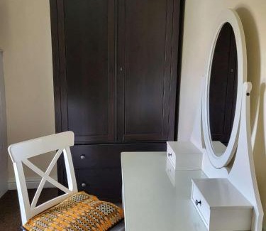 Bangor House | Bryn Pistyll 2 bedrooms Bethesda