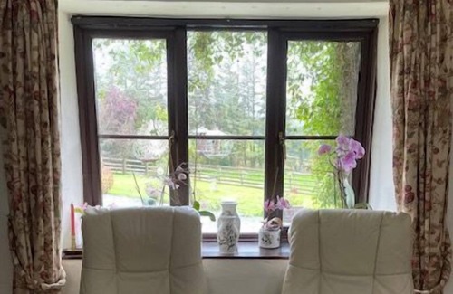 Llangurig Cottage | Bryncylla Cottage - Holiday Cottage with Hot Tub, 9 guests in 3 bedrooms