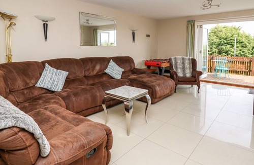 Aberystwyth Cottage | BRYNHYFRYD, pet friendly, with pool in Aberystwyth