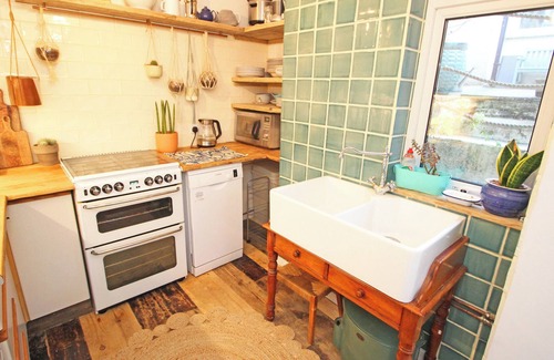 Borth-y-Gest Cottage | BRYNMOR, family friendly, country holiday cottage in Porthmadog