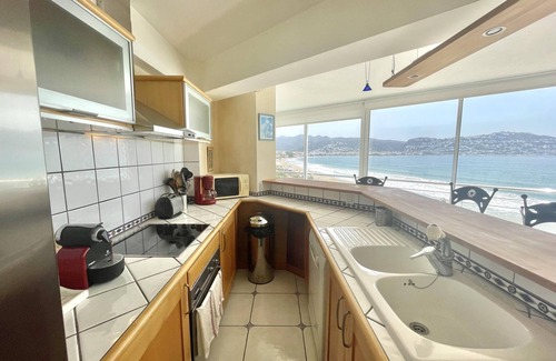 Santa Margarida Apartment | BSA. Wonderful sea view in front of the beach