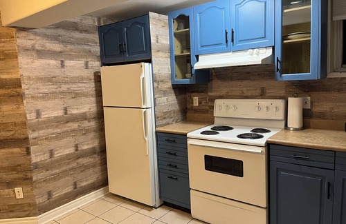 Dufferin Grove House | BSMT APT in Dufferin Grove 2 Mins to Subway