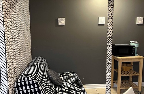 Dufferin Grove House | BSMT APT in Dufferin Grove 2 Mins to Subway