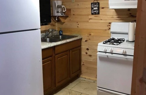 Frank Cabin | Buck Hill Tiny Home Cabin #4 Mountain & Pond Views