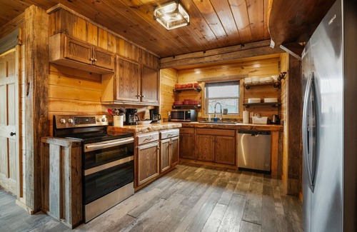 Logan Apartment | Buckets Lodge | Basketball | Theater