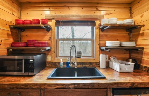 Logan Apartment | Buckets Lodge | Basketball | Theater