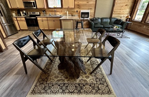 Keslers Cross Lanes Cabin | Buckingham cabin#2 @ the Lake minutes from New River Gorge National Park Hot tub