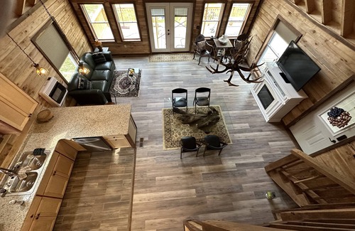 Keslers Cross Lanes Cabin | Buckingham cabin#2 @ the Lake minutes from New River Gorge National Park Hot tub