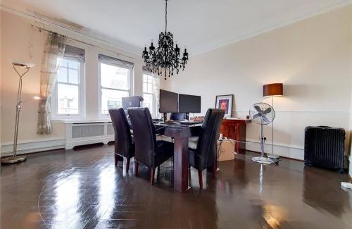 Westminster Apartment | Buckingham Palace 4br Family Stay & Cathedral View