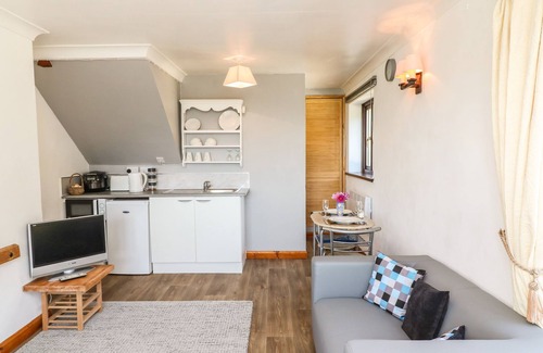 Watchet Cottage | BUCKLAND FARM STUDIO, pet friendly, with a garden in Watchet